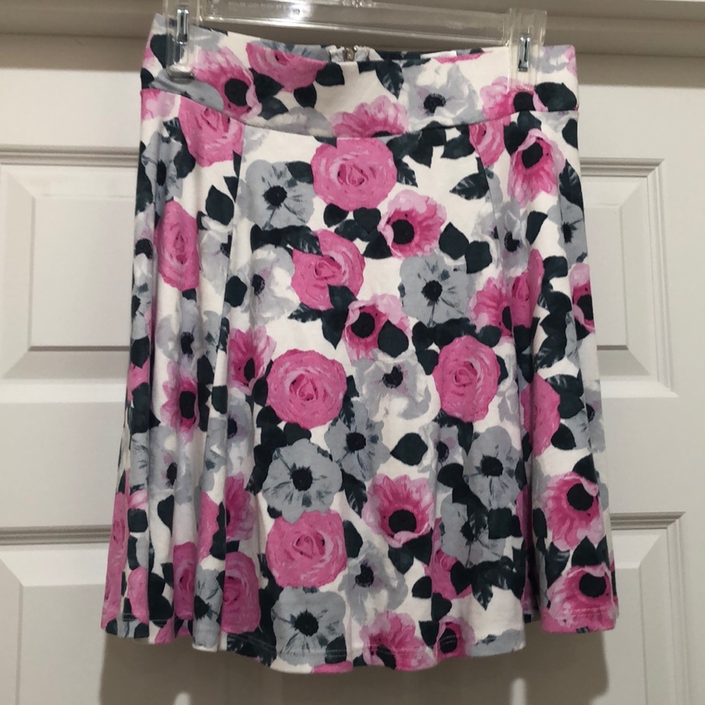 NWOT Divided Roses Skirt Size S